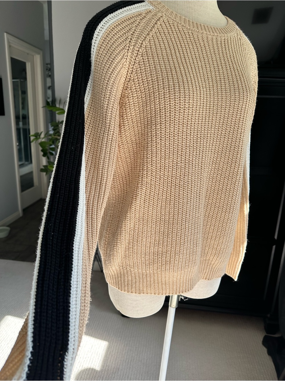 Sanctuary crewneck Sweater with Black & White Stripe Sleeve, size large - Picture 8 of 16